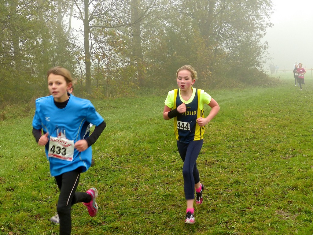 girls running