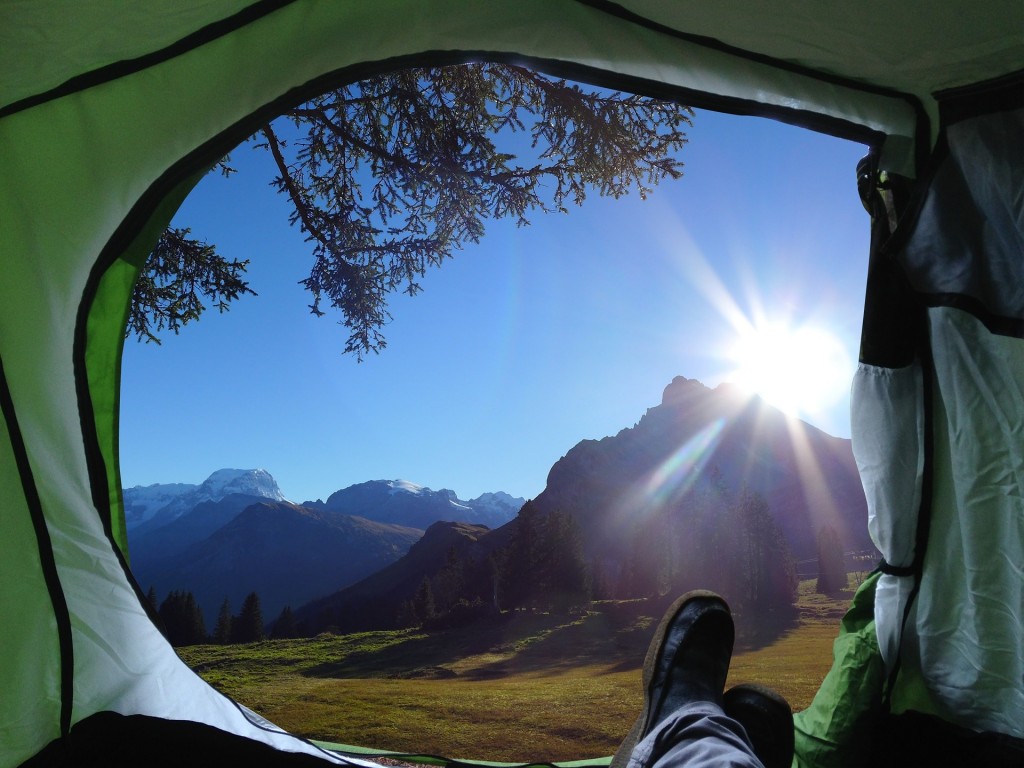 camp-2445212_1920